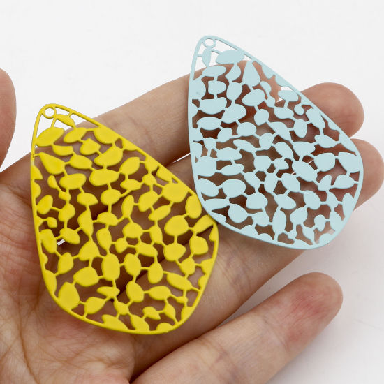 Imagen de Hierro Filigrana Estampación Colgantes Gota Multicolor Pintura 5.3cm x 3.6cm, 5 Unidades