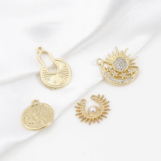 Picture of Zinc Based Alloy Galaxy Charms Gold Plated Sun Star