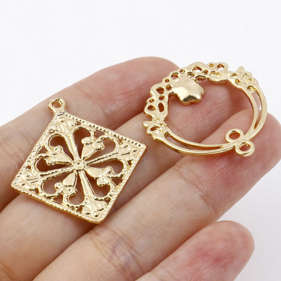 Picture of Zinc Based Alloy Style Of Royal Court Character Charms Gold Plated