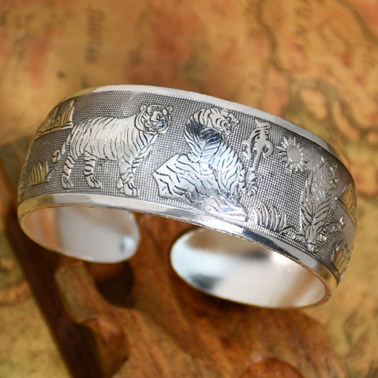 Изображение Богемный стиль Полуоткрытый Браслет Животное Античное Серебро резной Узор 6см диаметр, 1 ШТ