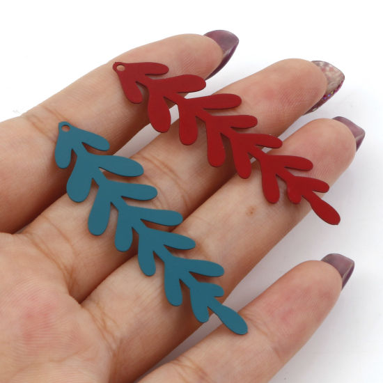 Immagine di Lega di Ferro Collezione Flora Ciondoli Foglia Multicolore Pittura 5.1cm x 1.6cm , 10 Pz
