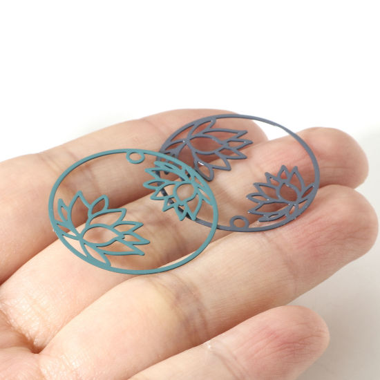 Imagen de Hierro Filigrana Estampación Colgantes Charms Ronda Multicolor Flor de Loto 27mm Dia, 10 Unidades