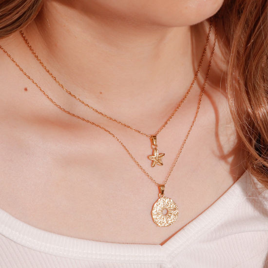 Image de Collier à Pendentif Chaîne Maille Forçat Élégant en 304 Acier Inoxydable Placage Sous Vide Écologique Simple & Décontracté Plaqué Or Véritable 18K Rond Rose Unisexe 1 Pièce