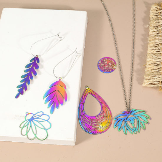 Imagen de Hierro Filigrana Estampación Colgantes Flor de Loto Chapado en Color Arco Iris Flor Hoja 5 Unidades