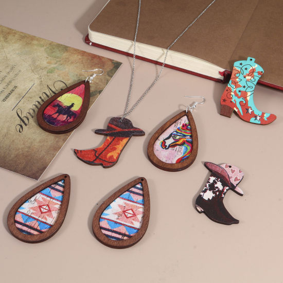 Image de Pendentifs Cowboy de l'Ouest en PU & Bois Naturel Multicolore Goutte d'Eau Boots 5 Pcs