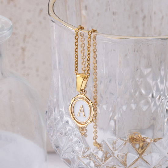 Immagine di Ecologico Elegante Semplice 18K Vero Oro Placcato Rame Cavo Catena Ovale Lettera Maiuscola Messaggio " A-Z " Collana con Ciondolo Per Donne Anniversario 38cm Lunghezza, 1 Pz