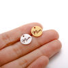 Image de Breloques en 304 Acier Inoxydable Respectueux de la Nature Fête des Mères Rond Multicolore Gravé Mots" Mom " Creux 12mm Dia., 5 Pcs