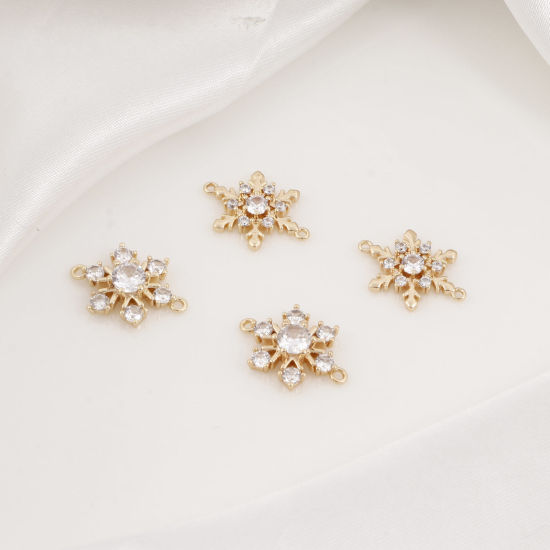 Bild von Messing Wetter Kollektion Steckverbinder Charms Anhänger Weihnachten Schneeflocke 18K Echtgold plattiert Micro Pave Klar Zirkonia 2 Stück