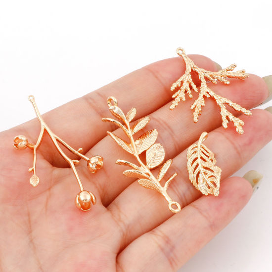 Image de Pendentifs en Laiton Fleur Plaqué Or Véritable 18K Feuilles 3D 2 Pcs