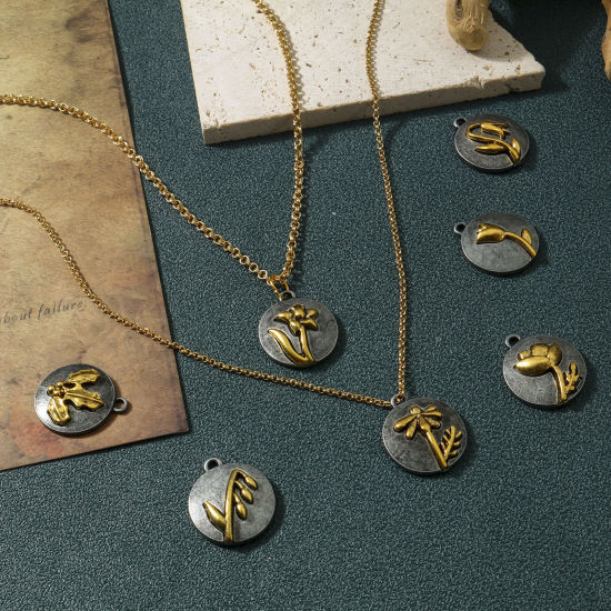 Imagen de Zamak Flor del Mes de Nacimiento Colgantes Charms Antiguo-estaño Oro antiguo Dos Colores Ronda Flor 20mm x 17.5mm, 10 Unidades