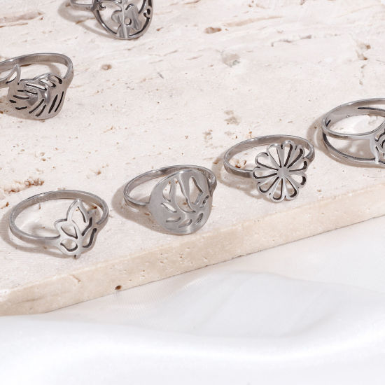 Picture of 304 Stainless Steel Unadjustable Rings Silver Tone Flower Leaf Roller Burnishing