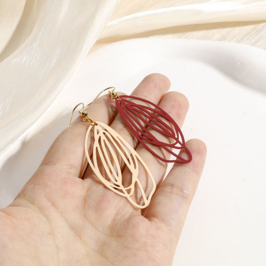 Bild von Eisenlegierung Filigran Stempel Verzierung Anhänger Bunt Blätter Hohl 5cm x 2.1cm, 10 Stück