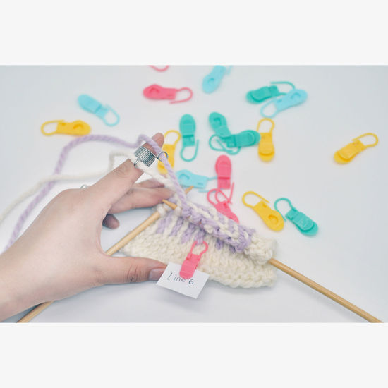 Picture of Plastic Knitting Stitch Markers At Random Mixed Color