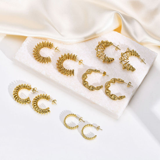 Bild von Umweltfreundliche Vakuumbeschichtung Minimalistisch Stilvoll 18K Echtgold plattiert 304 Edelstahl C-Form Webart Texturiert Hoop Ohrringe Für Frauen Party 1 Paar