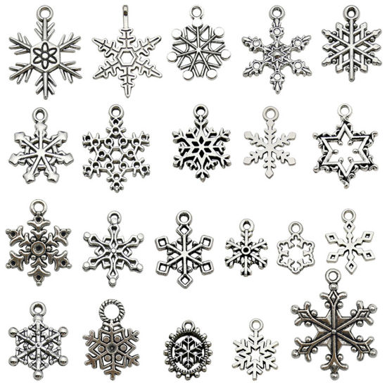 Bild von 50 Stück Zinklegierung Weihnachten Charms Antiksilber Weihnachten Schneeflocke