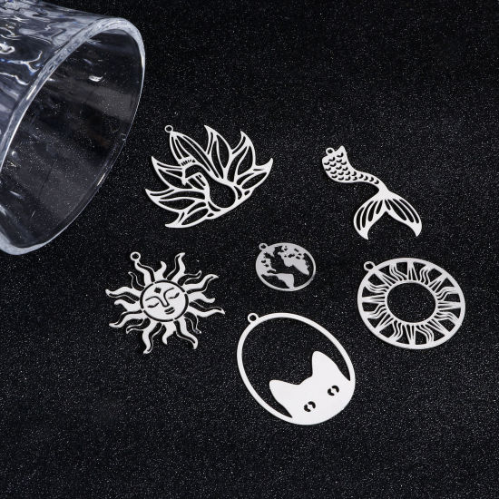 Picture of 304 Stainless Steel Pendants Silver Tone Filigree Stamping