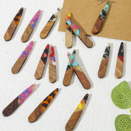 Immagine di 5 Pz Resina Effetto Legno Ciondoli Multicolore Goccia Chips di Ghiaia 4.4cm x 0.8cm