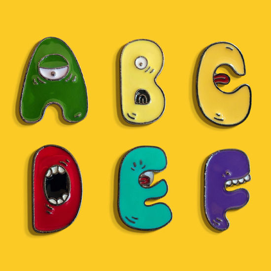 Immagine di 1 Pz Carino Spilla Mostro Occhi Lettere " A-Z " Multicolore Smalto