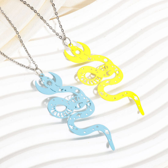 Immagine di 5 Pz Lega di Ferro Filigree Stamping Ciondoli Multicolore Luna Serpente Filigrana 6.3cm x 2.4cm