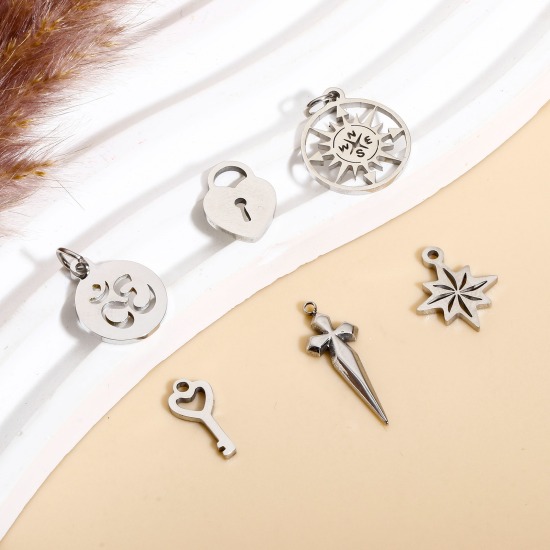 Image de 1 Pièce Breloques en 304 Acier Inoxydable Respectueux de la Nature Religieux Rond Argent Mat Symbole OM/ Aum Creux