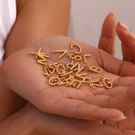 Immagine di 1 Pz 316 Acciaio inossidabile Mini Ciondoli Lettera Placcato Oro 18K Messaggio " A-Z " Ritorto 15.2mm x 11.7mm
