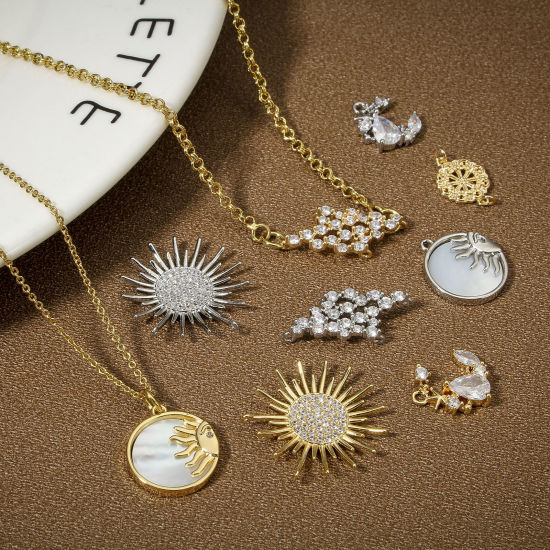 Изображение 1 ШТ Латунь галактика Подвески Луна половина настоящее золото с покрытием Прозрачный Искусственный Циркон 14мм x 12мм