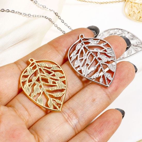 Изображение 2 ШТ Экологичный Латунь Подвески Лист настоящее золото с покрытием ажурная резьба 3.3см x 2.3см