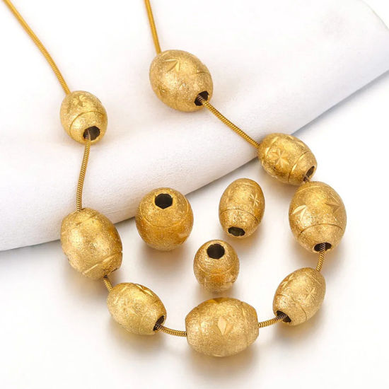 Bild von 2 Stück Vakuumbeschichtung 304 Edelstahl Perlen für die DIY-Schmuckherstellung Barrel 18K Gold plattiert Geschnitzte Muster Sternenstaub