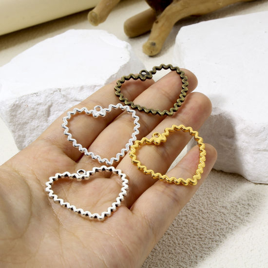 Imagen de 10 Unidades Zamak día de San Valentín Colgantes Multicolor Corazón Hueco 3.3cm x 2.9cm