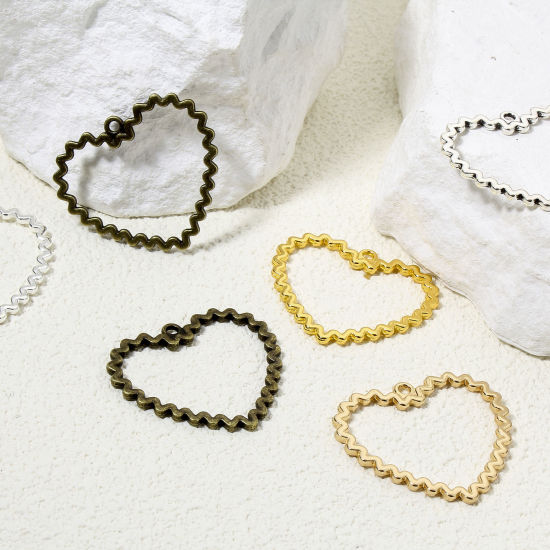 Imagen de 10 Unidades Zamak día de San Valentín Colgantes Multicolor Corazón Hueco 3.3cm x 2.9cm