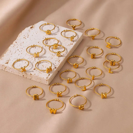 Immagine di 1 Pz Placcatura Sottovuoto Semplice & Casual Semplice Placcato Oro 18K 304 Acciaio Inossidabile Aperto Regolabile Intrecciato Messaggio " A-Z " Anello Per Donne Festa della Mamma