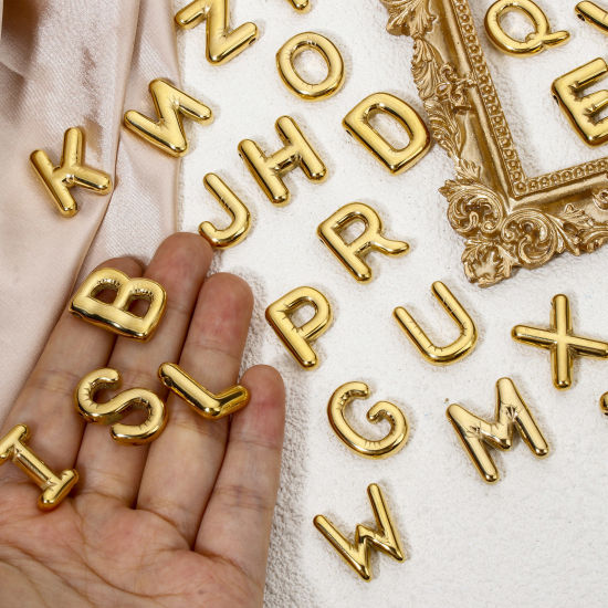 Изображение 2 ШТ Экологически чистое вакуумное покрытие 304 Нержавеющая Сталь Подвески 18K позолоченный прописная буква Сообщение " A-Z "