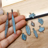 Image de 50 Pcs Breloques Patine en Alliage de Zinc Cuivre Rouge Antique Bleu Feuille Plumes