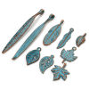 Image de 50 Pcs Breloques Patine en Alliage de Zinc Cuivre Rouge Antique Bleu Feuille Plumes