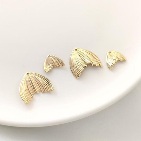 Image de 2 Pcs Breloques Bijoux d'Océan en Laiton Respectueux de la Nature Queue de Poisson Plaqué Or Véritable 14K