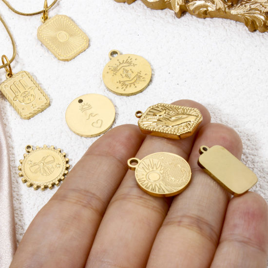 Immagine di 2 Pz Placcatura Sottovuoto Ecologica 304 Acciaio Inossidabile Galassia Ciondoli Geometrica Oro Placcato Mano Simbolo di Hamsa