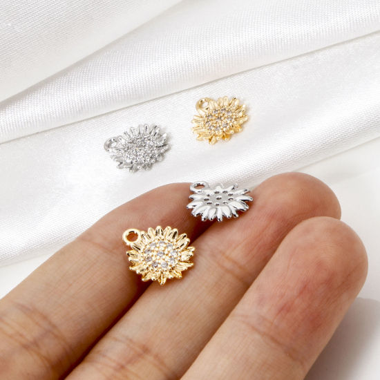 Image de 2 Pcs Breloques en Laiton Respectueux de la Nature Marguerite Plaqué Or Véritable à Zircone Cubique Clair 12mm x 10mm