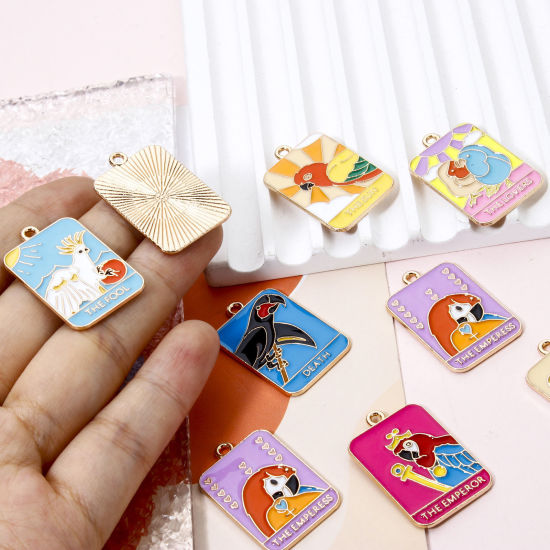 Imagen de 10 Unidades Zamak Tarot Colgantes Chapado en Oro Multicolor Rectángulo Loro Esmalte 3cm x 1.9cm