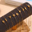 Image de 1 Pièce Bracelets Simple en Acier Inoxydable Revêtement sous Vide PVD Respectueux de l'Environnement Plaqué Or Véritable 18K Alphabet Majuscule Lettre Initiale Pour Femmes 15cm long