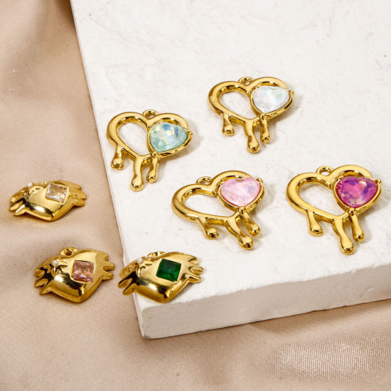 Изображение 2 ШТ Экологичное вакуумное PVD-покрытие 304 Нержавеющая Сталь День святого Валентина Подвески Сердце 18K настоящее золото с покрытием Разноцветный Искусственный Циркон