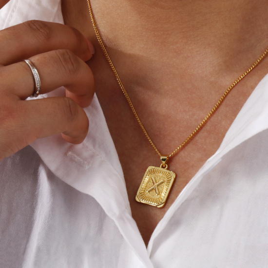 Imagen de 1 Unidad Respetuoso del Medio Ambiente Elegante Letra Mayúscula 18K Oro Real Chapado Latón Cadenas de Curb Rectángulo Raya Mensaje " A-Z " Collar con Colgante Unisexo 45cm + 5cm longitud
