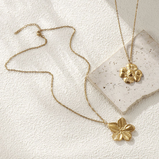 Image de 1 Pièce Collier à Pendentif Chaîne Maille Forçat Style Pastoral en 304 Acier Inoxydable Revêtement sous Vide PVD Respectueux de l'Environnement À la Mode Plaqué Or Véritable 18K Fleur Pour Femmes Cadeau 45cm + 5cm long