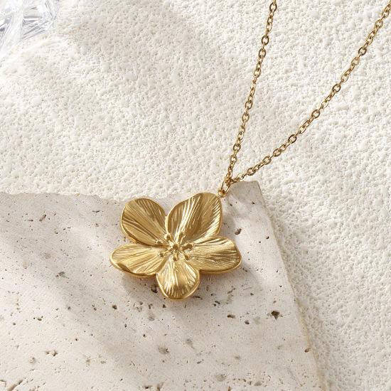 Image de 1 Pièce Collier à Pendentif Chaîne Maille Forçat Style Pastoral en 304 Acier Inoxydable Revêtement sous Vide PVD Respectueux de l'Environnement À la Mode Plaqué Or Véritable 18K Fleur Pour Femmes Cadeau 45cm + 5cm long