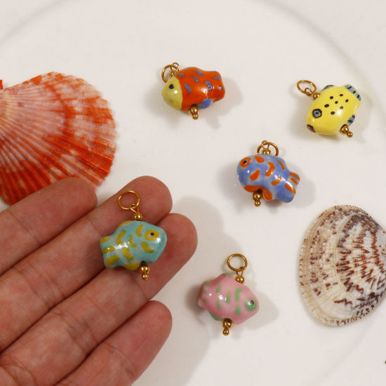 Bild von Umweltfreundliche PVD-Vakuumbeschichtung 304 Edelstahl & Keramik Ozean Schmuck Charms 18K Vergoldet Fisch Gemalt 25mm x 18mm
