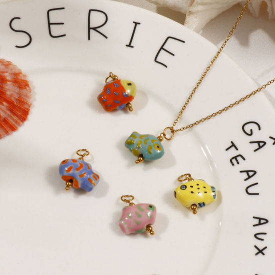 Bild von Umweltfreundliche PVD-Vakuumbeschichtung 304 Edelstahl & Keramik Ozean Schmuck Charms 18K Vergoldet Fisch Gemalt 25mm x 18mm