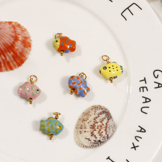 Bild von Umweltfreundliche PVD-Vakuumbeschichtung 304 Edelstahl & Keramik Ozean Schmuck Charms 18K Vergoldet Fisch Gemalt 25mm x 18mm