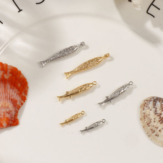Immagine di 2 PCs Eco-friendly Brass Ocean Jewelry Charms Real Gold Plated Fish Animal 3D