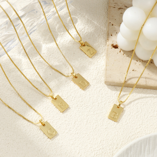 Immagine di 18K Vero Oro Placcato Catena a Casella Rettangolo Collana con Ciondolo, Ottone 45cm + 5cm, Per Donne, Messaggio " A-Z " Minimalista Lettera Maiuscola Regalo, Ecologico, 1 Pz