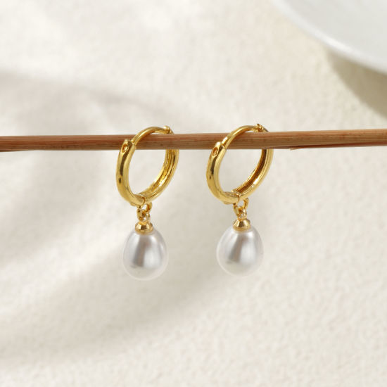 1 ペア エコフレンドリー 雅びやか エレガント 素敵 18Kリアルゴールドメッキ 白 真鍮 アクリル模造真珠 イヤリング 女性のため プレゼント の画像