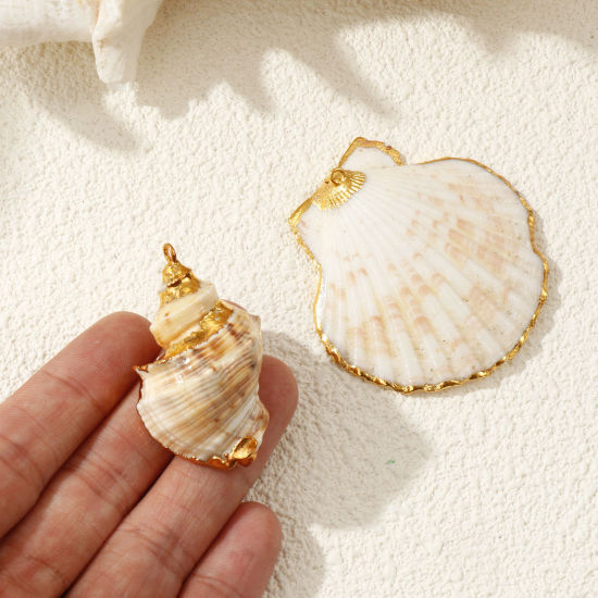 Picture of Natural Shell Pendants Gold Plated